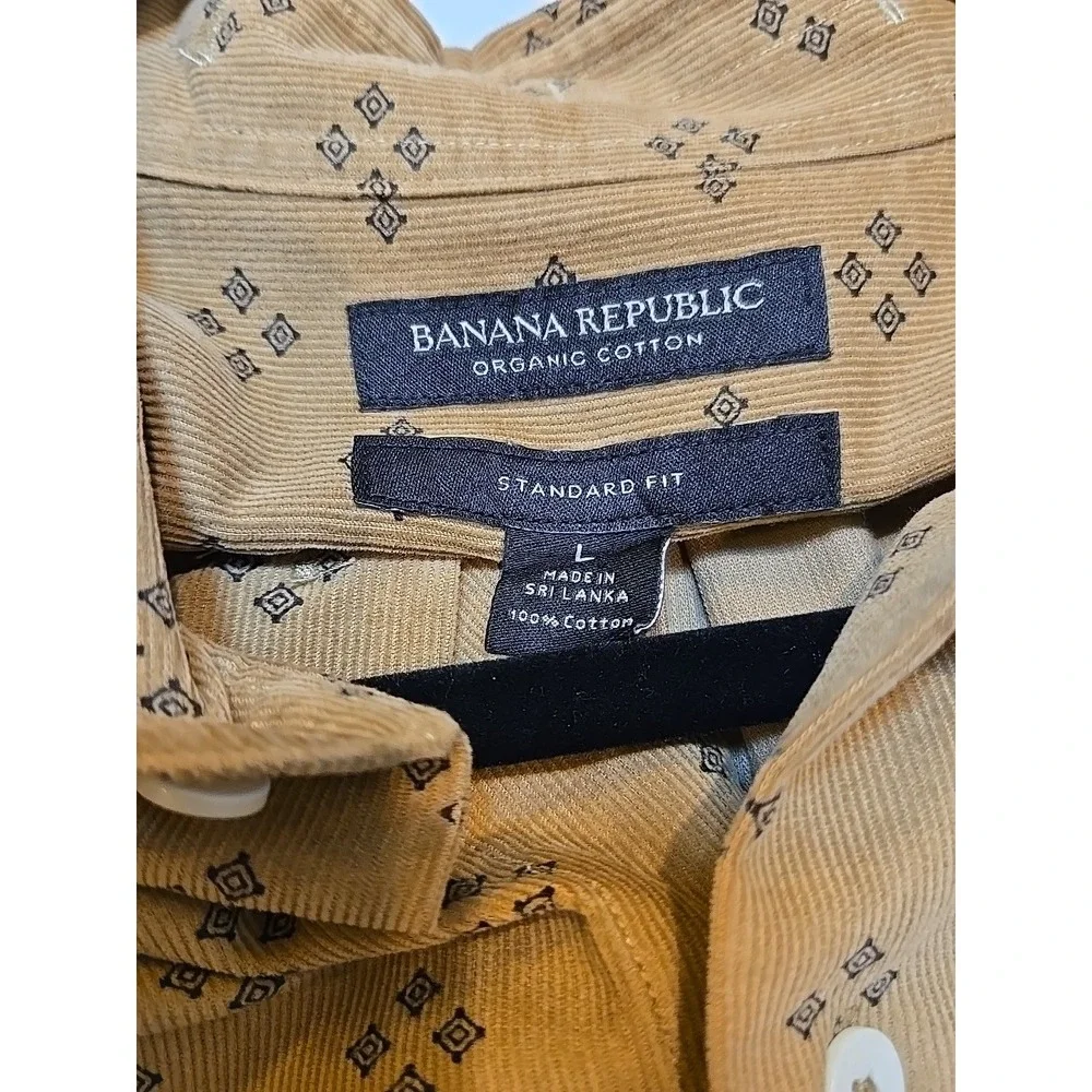 Banana Republic Organic Cotton Men's Button Down Long Sleeved Beige Shirt Size L